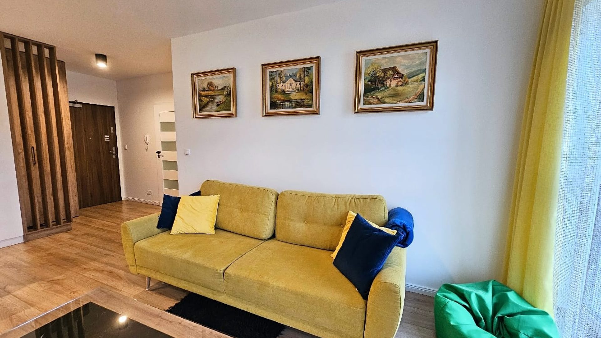 Słoneczny apartament z klimatyzacją i garażem