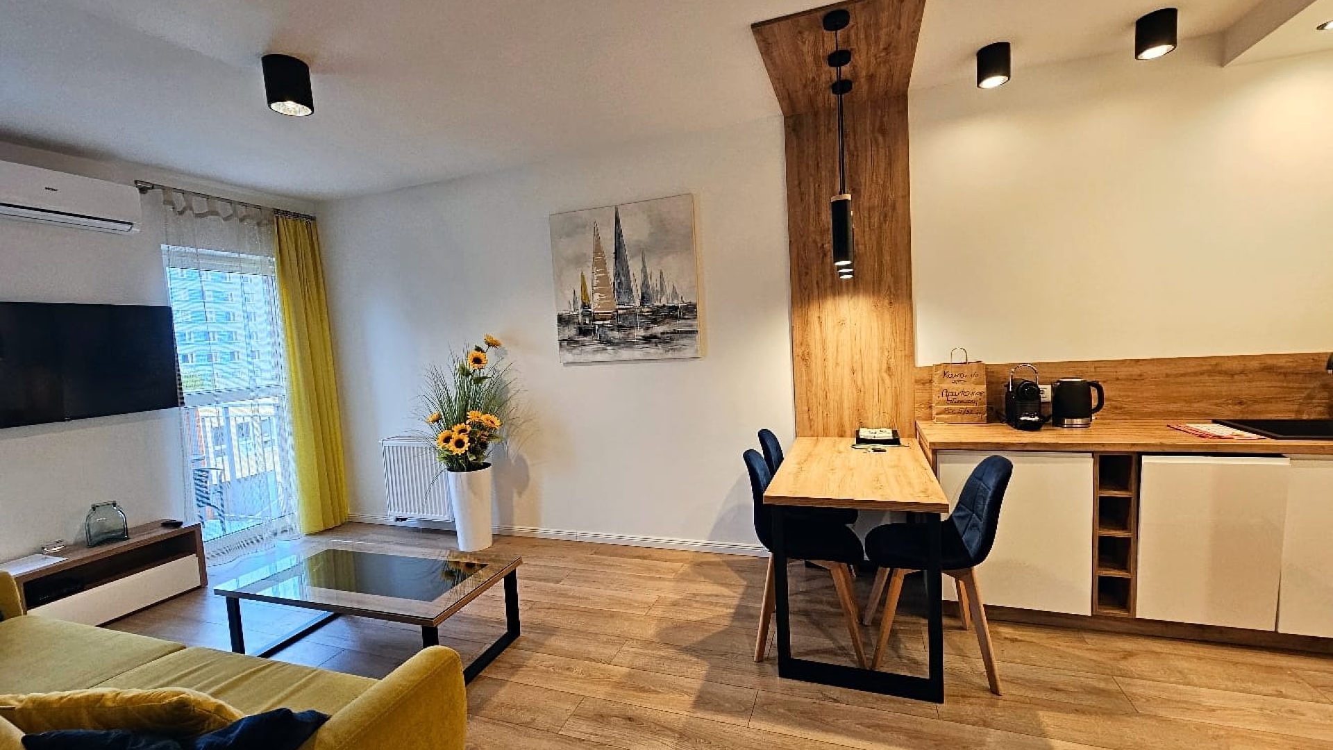 Słoneczny apartament z klimatyzacją i garażem