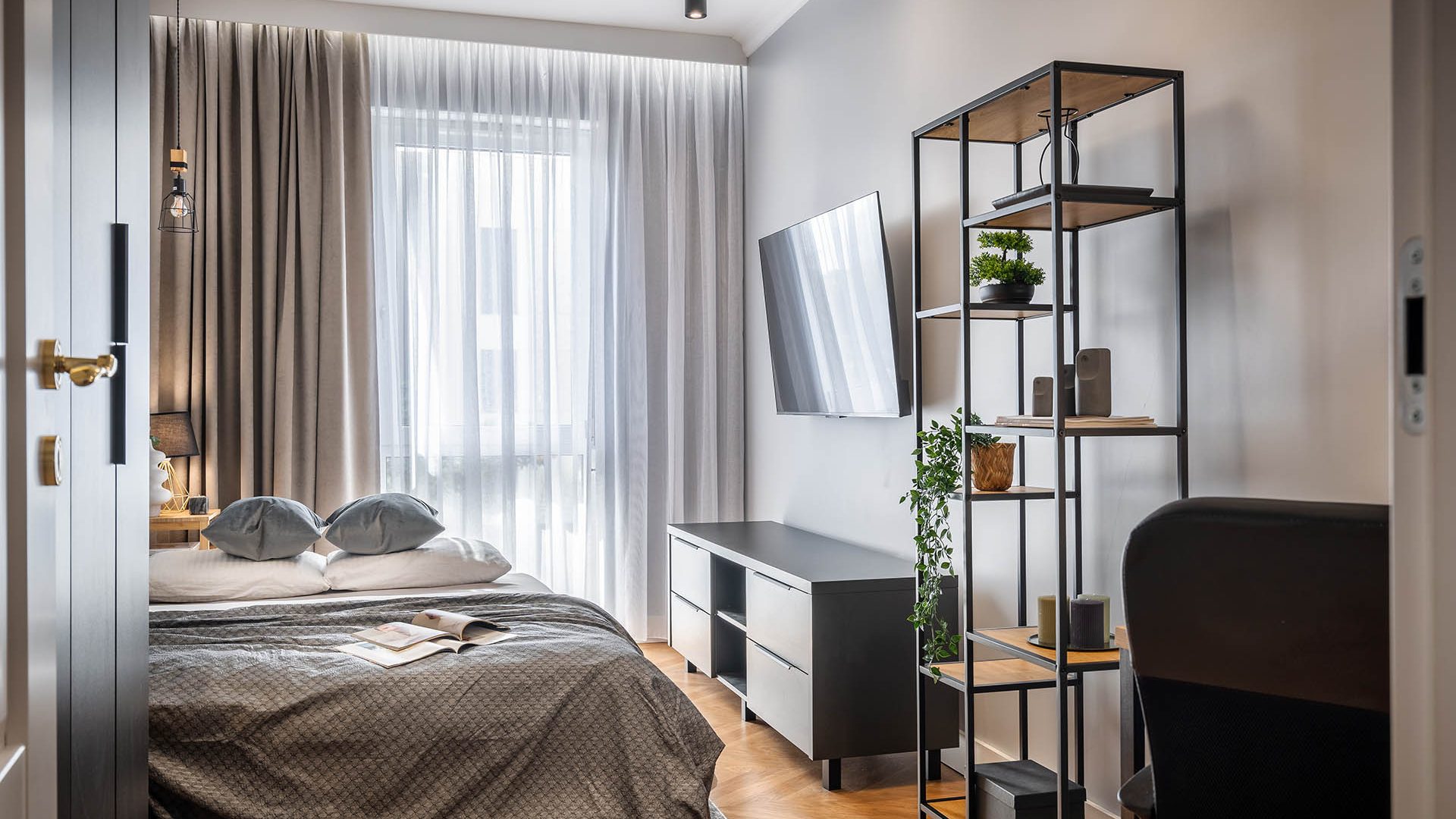 Apartmenteight